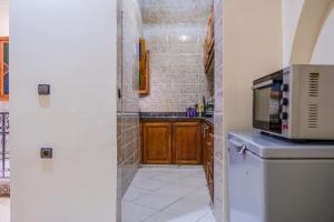 Yakout hostel的厨房或小厨房