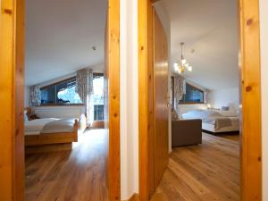 Łóżko lub łóżka w pokoju w obiekcie Hotel Bergjuwel