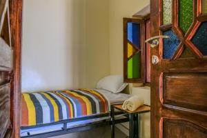 Yakout hostel客房内的一张或多张床位