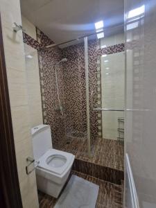 Ένα μπάνιο στο apartment Tashkent 1 bedroom +3 φωτογραφίες