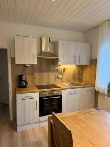 Kuchyň nebo kuchyňský kout v ubytování Ferienwohnung komham