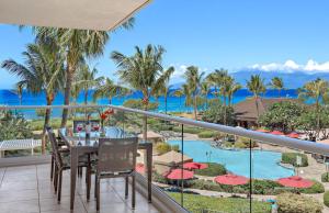 Bazén v ubytování Honua Kai Resort And Spa By Maui Resort Rentals nebo v jeho okolí