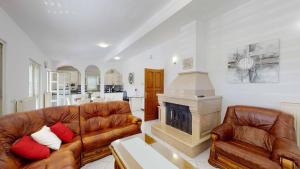 Posedenie v ubytovaní MY DALMATIA - Sport and Spa villa Neoric with private heated pool and tennis court