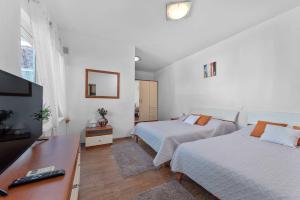 Posteľ alebo postele v izbe v ubytovaní MY DALMATIA - Sport and Spa villa Neoric with private heated pool and tennis court