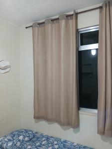 A bed or beds in a room at Quarto Privado Cama Casal ou Solteiros Apto