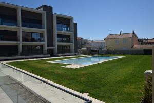 a large yard with a swimming pool in front of a building at Marinhas Nature in Marinhas
