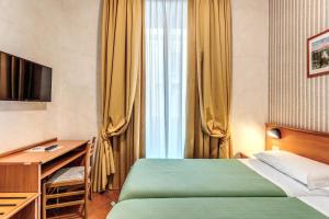 Postel nebo postele na pokoji v ubytování Hotel Corona + 37 fotografií
