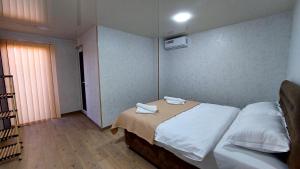 Postel nebo postele na pokoji v ubytování Akelvani Guest House