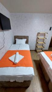 Postel nebo postele na pokoji v ubytování Akelvani Guest House