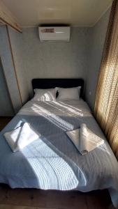 Postel nebo postele na pokoji v ubytování Akelvani Guest House