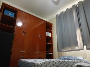 A bed or beds in a room at Quarto Privado Cama Casal ou Solteiros Apto