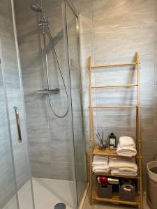 Ένα μπάνιο στο A Cozy Home Away from Home +25 φωτογραφίες