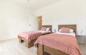 Posteľ alebo postele v izbe v ubytovaní Two-Bedroom Apartment In Metkovic