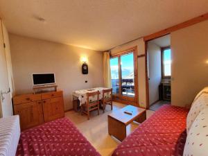 Μια τηλεόραση ή/και κέντρο ψυχαγωγίας στο Résidence L'equerre - Appartement 2 pièces pour 4 personnes de 26m² MAE-0451