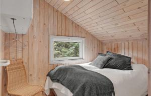 Postel nebo postele na pokoji v ubytování 3 Bedroom Amazing Home In Pandrup + 15 fotografií