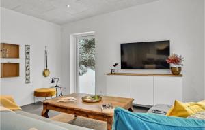 TV a/nebo společenská místnost v ubytování Beautiful Home In Vestervig With Wifi