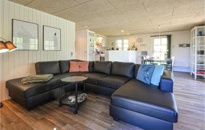 Η κουζίνα ή μικρή κουζίνα στο Three-Bedroom Holiday Home In Thyholm