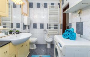 Łazienka w obiekcie 2 Bedroom Awesome Home In Vodnjan
