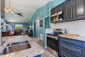 Η κουζίνα ή μικρή κουζίνα στο Cheerful 2 Bedroom +17 φωτογραφίες