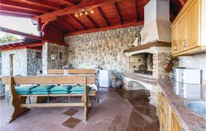 Fotografie z fotogalerie ubytování 3 Bedroom Amazing Home In Jurdani v destinaci Jurdani