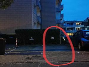 a red hula hoop in a parking lot at 2 Zimmer Apartement mit Balkon bei Düsseldorf in Erkrath +3 photos