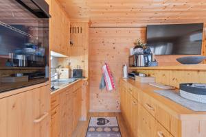 Köök või kööginurk majutusasutuses Gemütliches Chalet mit privater Sauna und schöner Aussicht