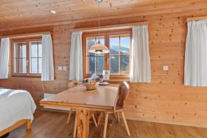 Foto sihtkohas Küblis asuva majutusasutuse Gemütliches Chalet mit privater Sauna und schöner Aussicht galeriist