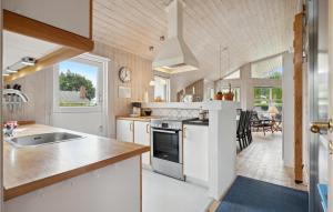 Køkken eller tekøkken på Holiday Home Hejls 20