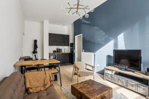 Μια τηλεόραση ή/και κέντρο ψυχαγωγίας στο Appartement Le Rostand