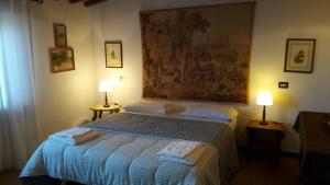 A bed or beds in a room at Casa Vacanze Le Corone