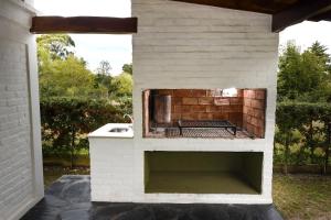 Gril dostupný pro hosty v apartmánu