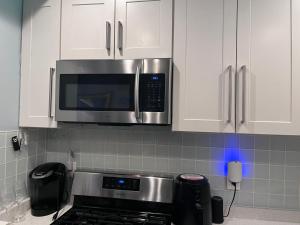 Η κουζίνα ή μικρή κουζίνα στο DC Luxury Condo