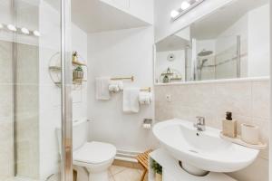 Bilik mandi di Superbe appartement au Sud de Paris