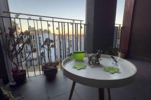 Ban công/sân hiên tại Hermoso dúplex en Cerro Alegre con vista al mar y cerros