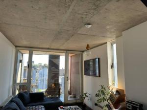 TV/trung tâm giải trí tại Hermoso dúplex en Cerro Alegre con vista al mar y cerros