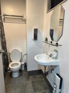 Ένα μπάνιο στο Davao City Studio Unit Condo near airport