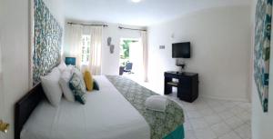 Postel nebo postele na pokoji v ubytování Ridge Condos Ocho Rios