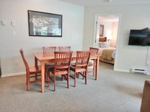 Φωτογραφία από το άλμπουμ του Bear Lodge Two Bedroom by MVA σε Γουίσλερ +11 φωτογραφίες