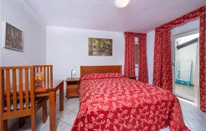 Postel nebo postele na pokoji v ubytování Cozy Apartment In Pula With Wifi