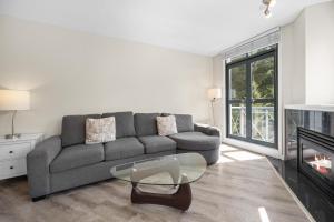 Posezení v ubytování Alpenglow Lodge Two Bedroom Apartment by MVA