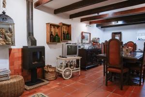 TV/trung tâm giải trí tại Casa Rural Oliveira do Bairro