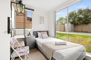 Postel nebo postele na pokoji v ubytování Cozy Single Room - Nearby Stations & Shops - Shared Bathroom