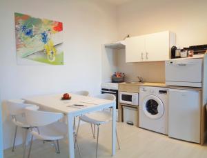 Kuchyň nebo kuchyňský kout v ubytování Hotel Apartment Puell