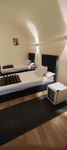 TV a/nebo společenská místnost v ubytování Pyramids Lodge