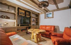 Posedenie v ubytovaní Three-Bedroom Holiday Home In Grubine