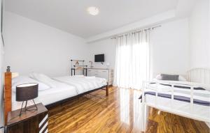 Posteľ alebo postele v izbe v ubytovaní Amazing Apartment In Kastel Stari