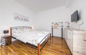 Posteľ alebo postele v izbe v ubytovaní Amazing Apartment In Kastel Stari