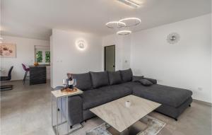 Χώρος καθιστικού στο 3 Bedroom Awesome Apartment In Kostrena