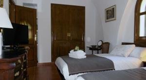 A bed or beds in a room at El Sequer Casa Rural