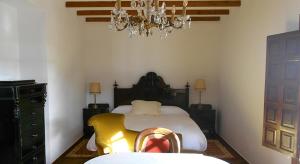 A bed or beds in a room at El Sequer Casa Rural